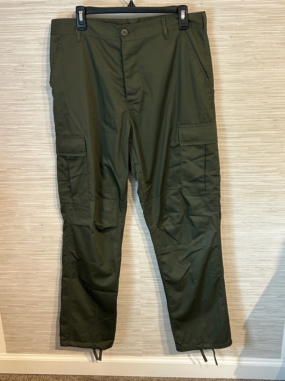 Local European Dark Olive Green Cargo Pants Size M/L Adjustable Waist Utility